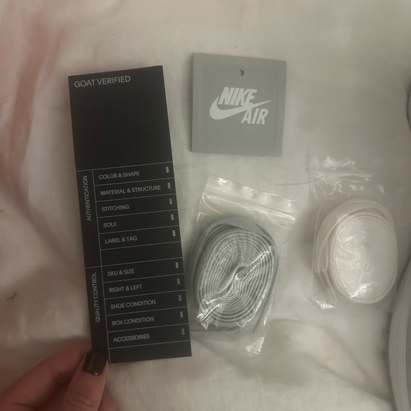 Nike women’s air Jordan high OG- Seafoam/white - Picture 3 of 5